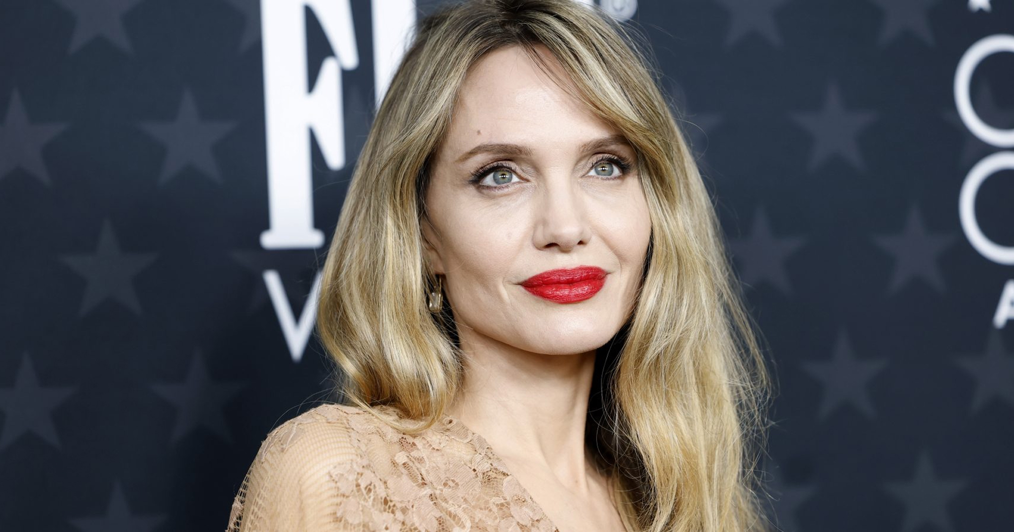 Анджелина Джоли снимется в фильме «Тревожные люди» (фото 1)