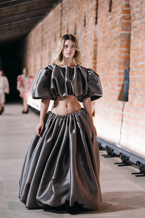 Советская эстетика и гламурные нулевые: чем запомнилась Неделя моды в Москве (фото 2)