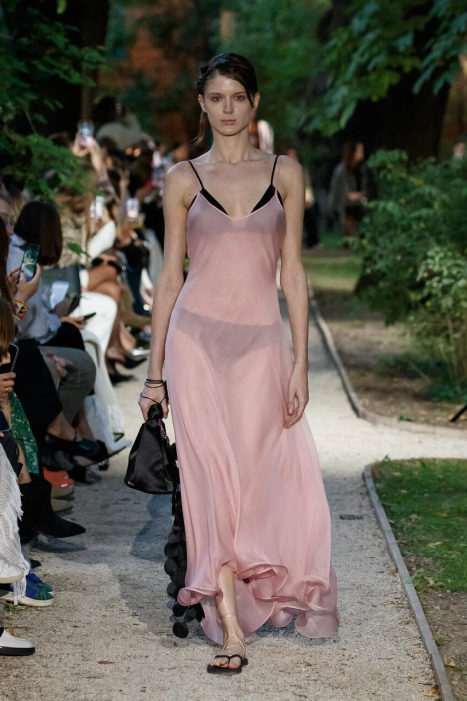 Советская эстетика и гламурные нулевые: чем запомнилась Неделя моды в Москве (фото 9)