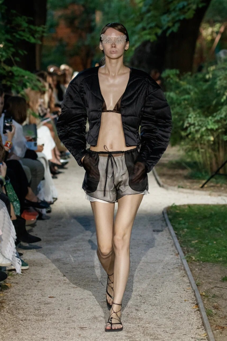 Советская эстетика и гламурные нулевые: чем запомнилась Неделя моды в Москве (фото 8)