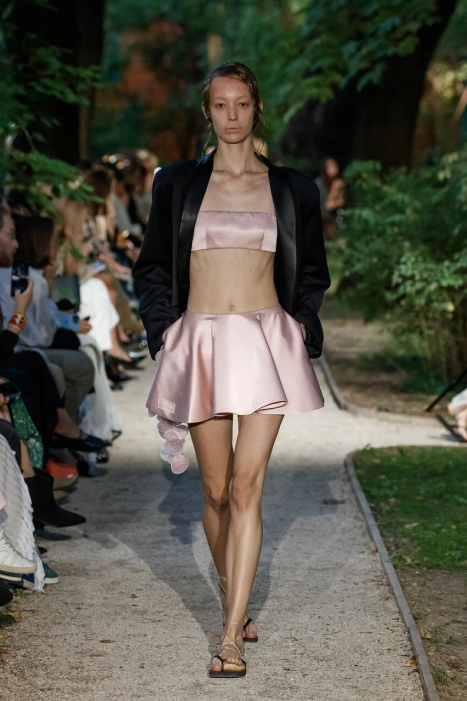 Советская эстетика и гламурные нулевые: чем запомнилась Неделя моды в Москве (фото 7)