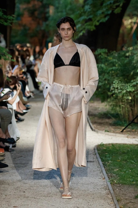 Советская эстетика и гламурные нулевые: чем запомнилась Неделя моды в Москве (фото 10)