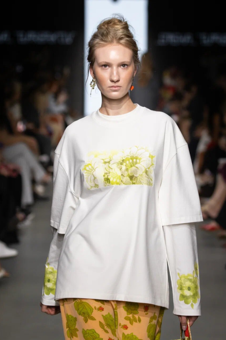 Советская эстетика и гламурные нулевые: чем запомнилась Неделя моды в Москве (фото 24)