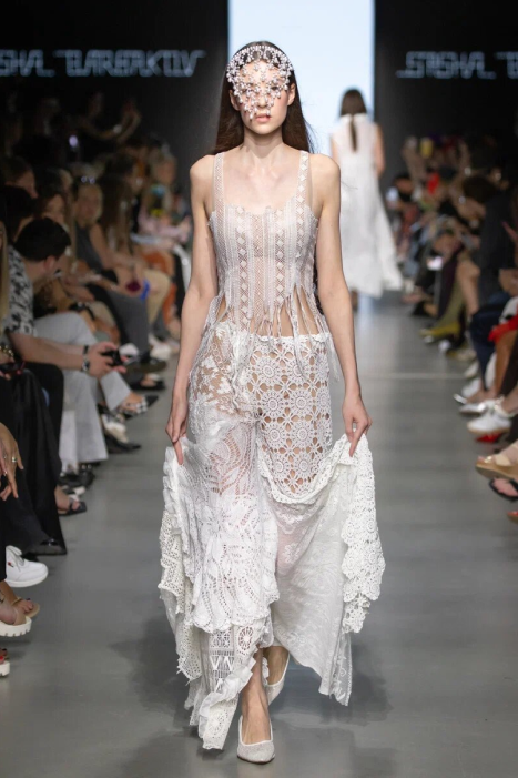 Советская эстетика и гламурные нулевые: чем запомнилась Неделя моды в Москве (фото 21)