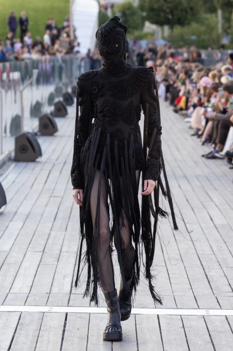 Советская эстетика и гламурные нулевые: чем запомнилась Неделя моды в Москве (фото 27)