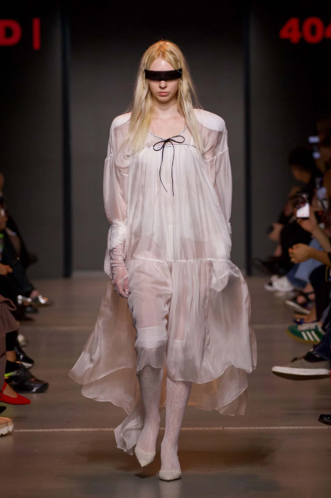 Советская эстетика и гламурные нулевые: чем запомнилась Неделя моды в Москве (фото 32)