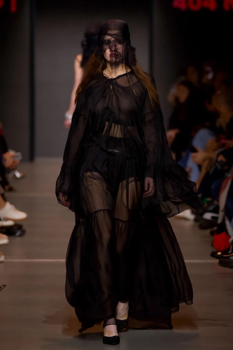 Советская эстетика и гламурные нулевые: чем запомнилась Неделя моды в Москве (фото 31)