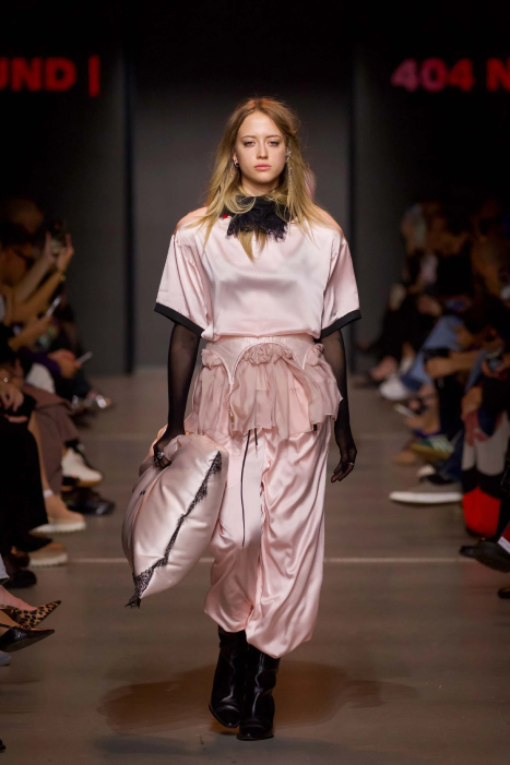 Советская эстетика и гламурные нулевые: чем запомнилась Неделя моды в Москве (фото 35)