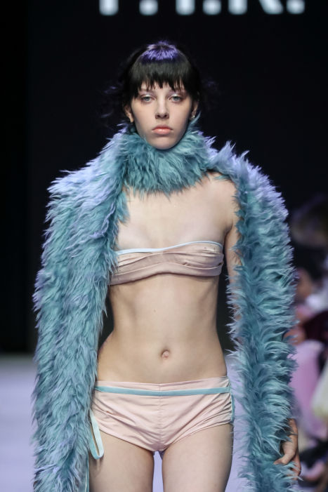 Советская эстетика и гламурные нулевые: чем запомнилась Неделя моды в Москве (фото 36)