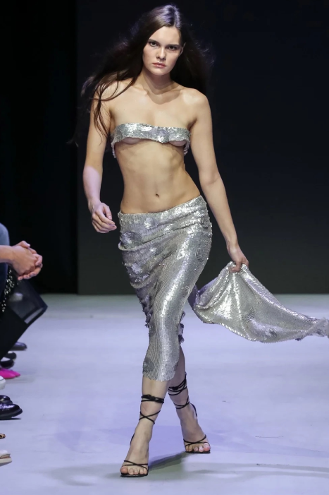 Советская эстетика и гламурные нулевые: чем запомнилась Неделя моды в Москве (фото 37)