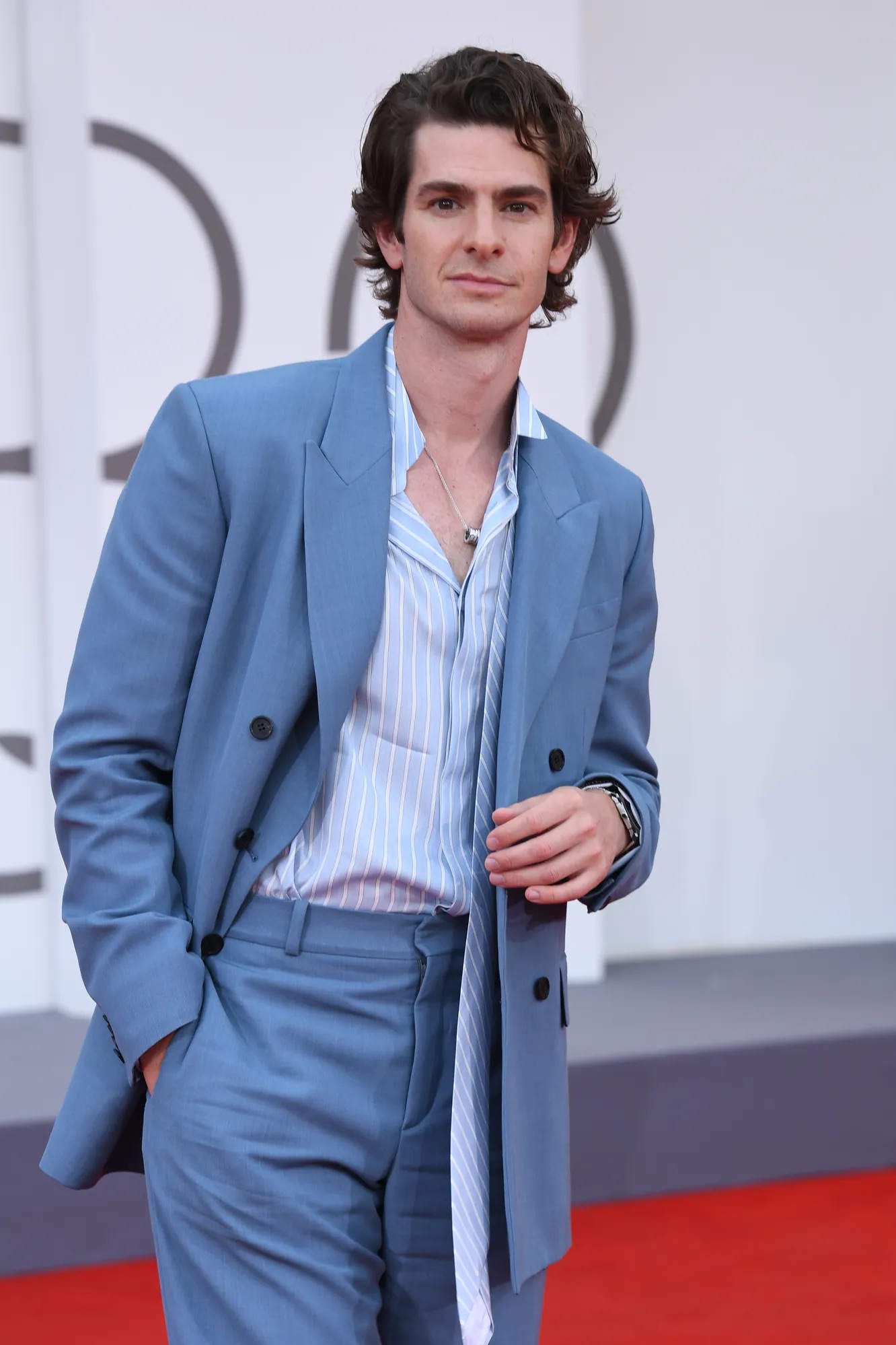 Тильда Суинтон в Chanel и Аня Рубик в Saint Laurent: лучшие образы Венецианского кинофестиваля 2025 (фото 17)