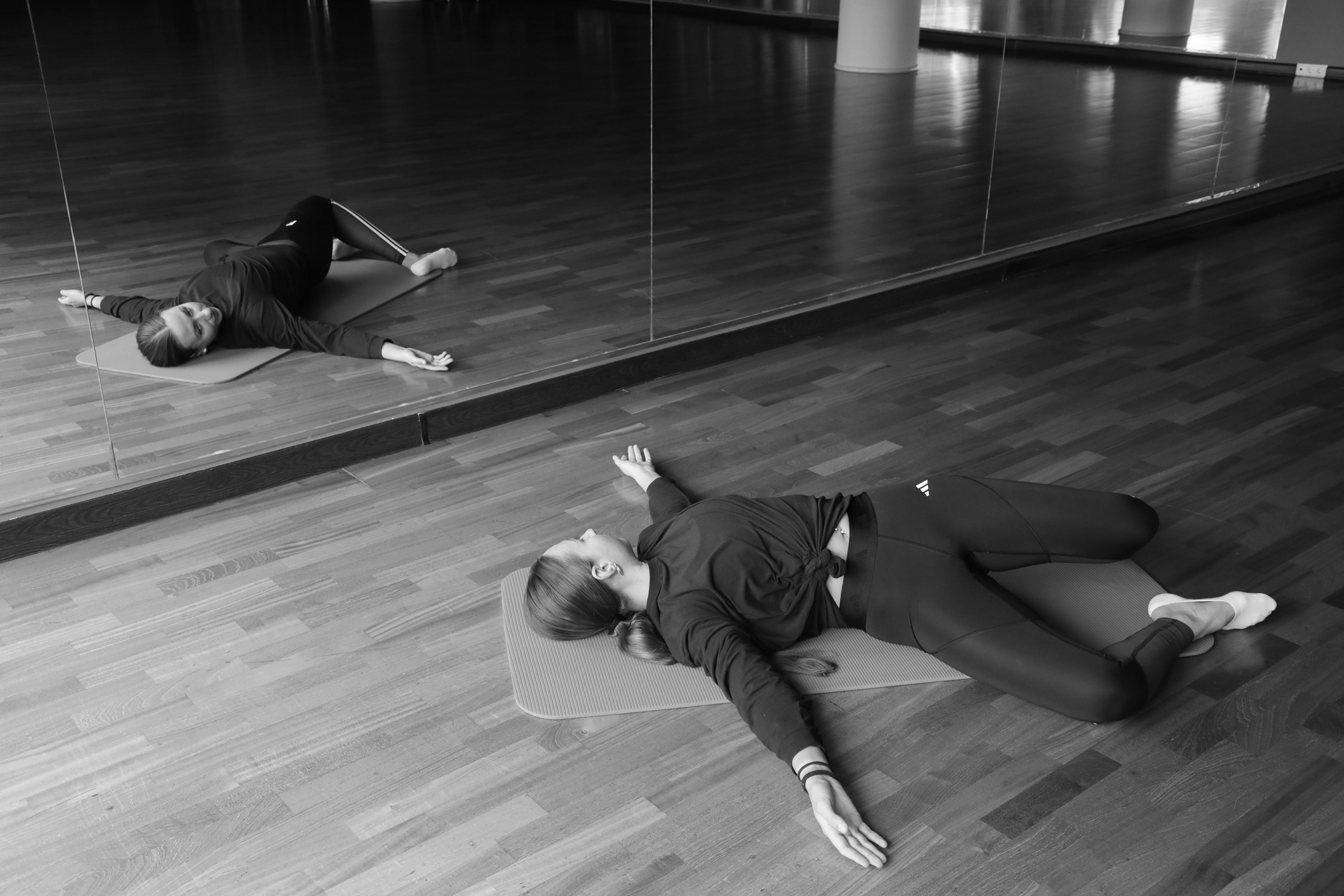 Как сделать зарядку, не вставая с постели? Показывает тренер (фото 4)