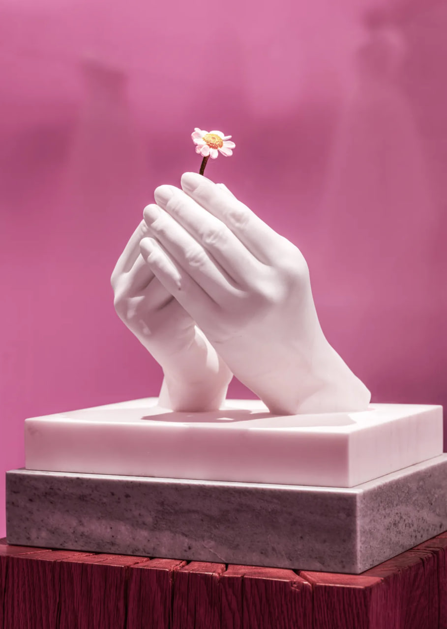 В Шанхае открылась выставка Miss Dior (фото 7)