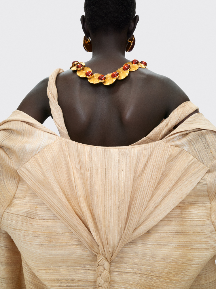 Крупный жемчуг, подвески-объекты и другие бижу-тренды осеннего сезона, которые нельзя пропустить (фото 3)