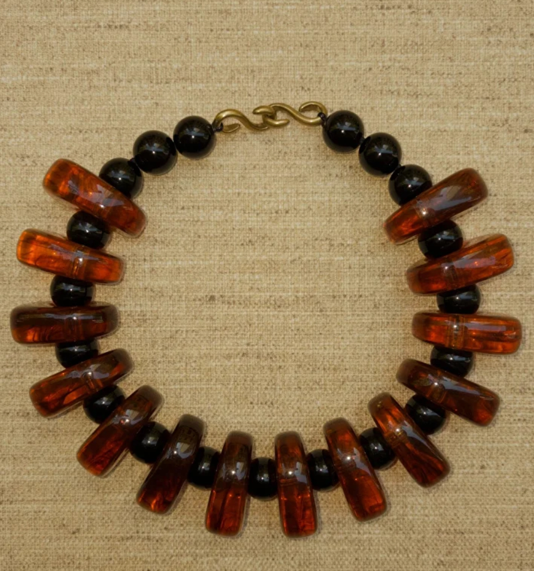 Крупный жемчуг, подвески-объекты и другие бижу-тренды осеннего сезона, которые нельзя пропустить (фото 7)