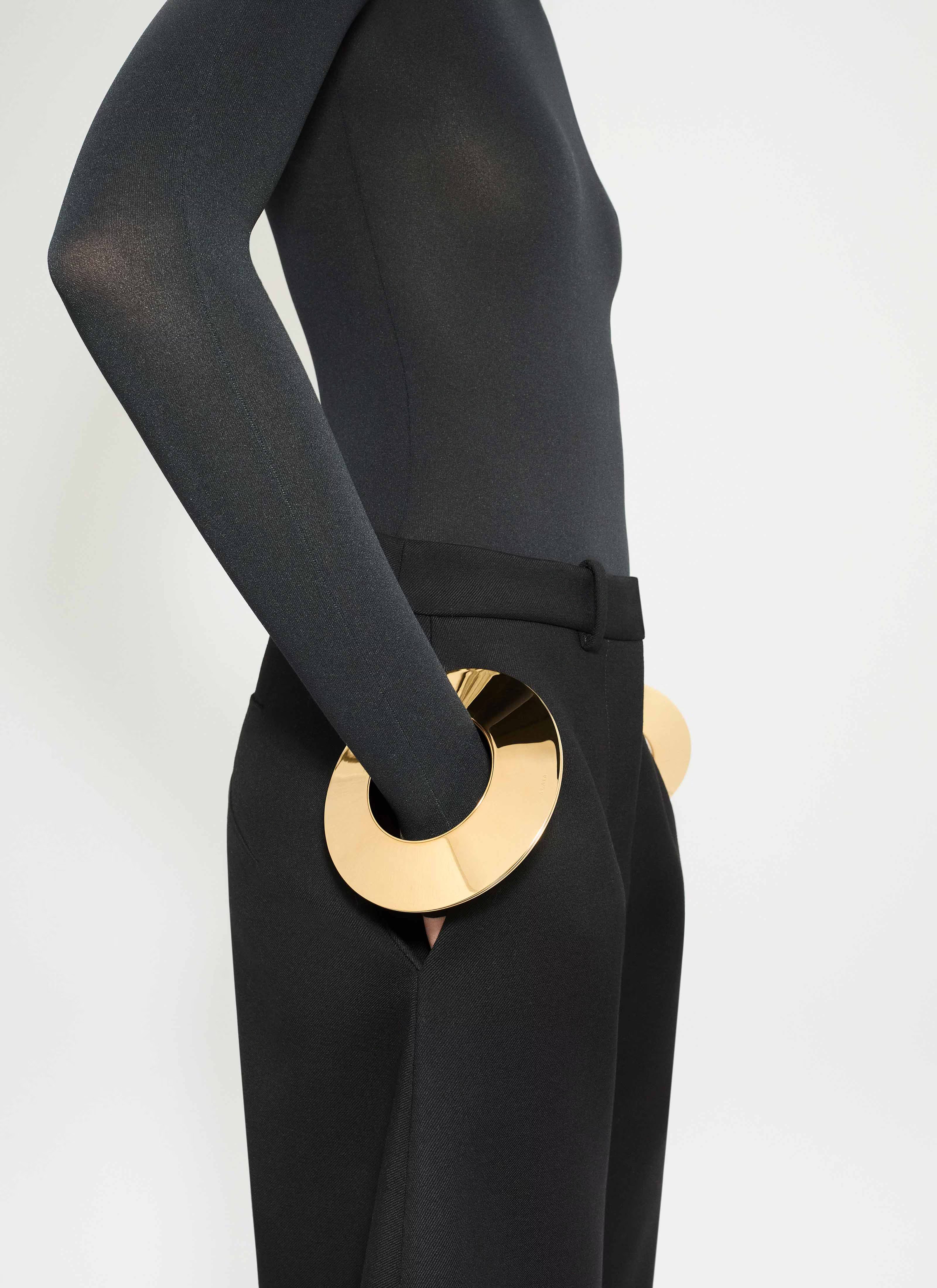 Крупный жемчуг, подвески-объекты и другие бижу-тренды осеннего сезона, которые нельзя пропустить (фото 13)