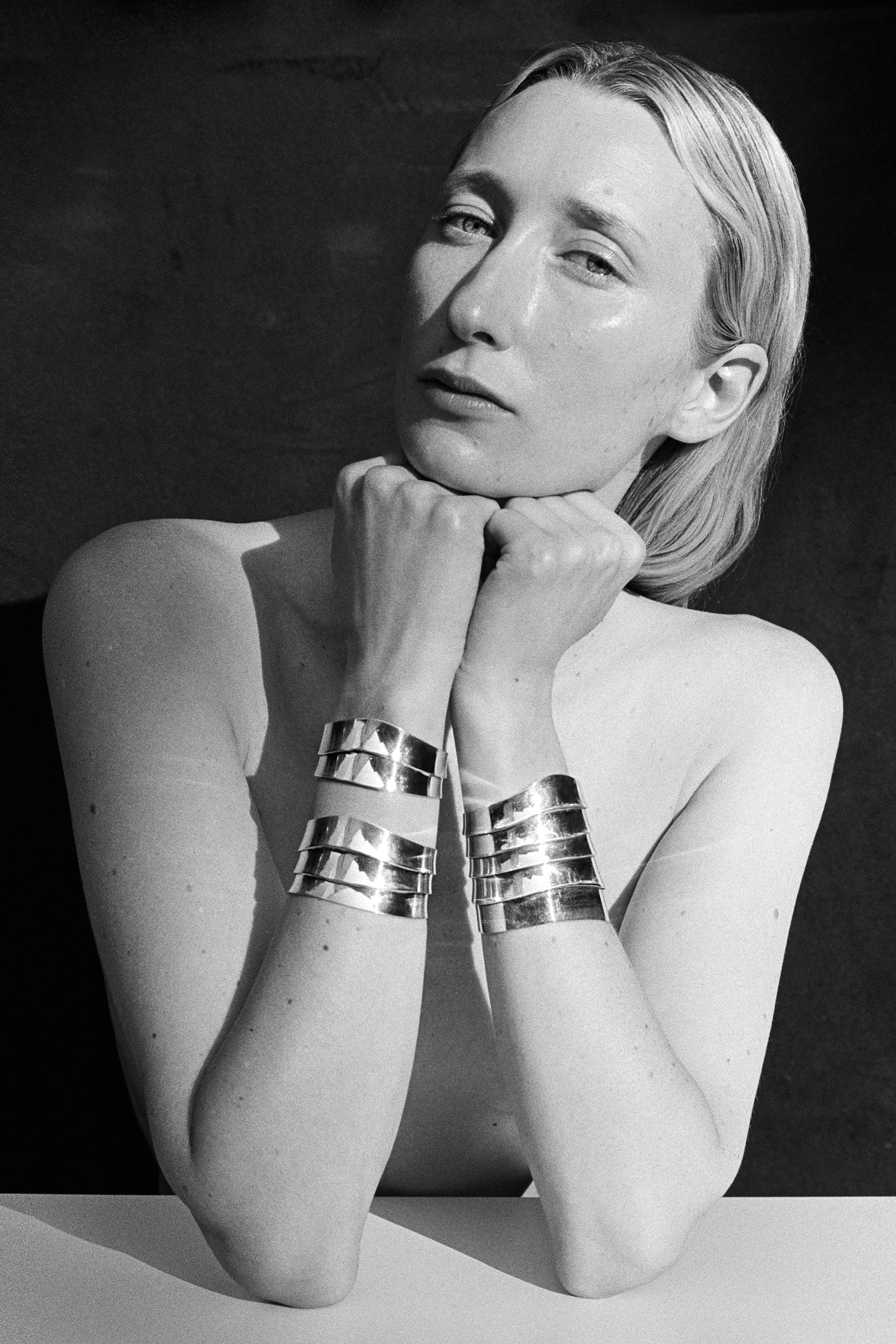 Крупный жемчуг, подвески-объекты и другие бижу-тренды осеннего сезона, которые нельзя пропустить (фото 9)