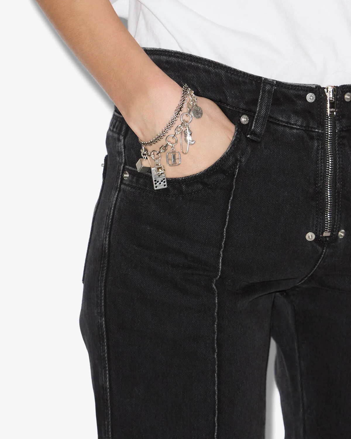 Крупный жемчуг, подвески-объекты и другие бижу-тренды осеннего сезона, которые нельзя пропустить (фото 16)