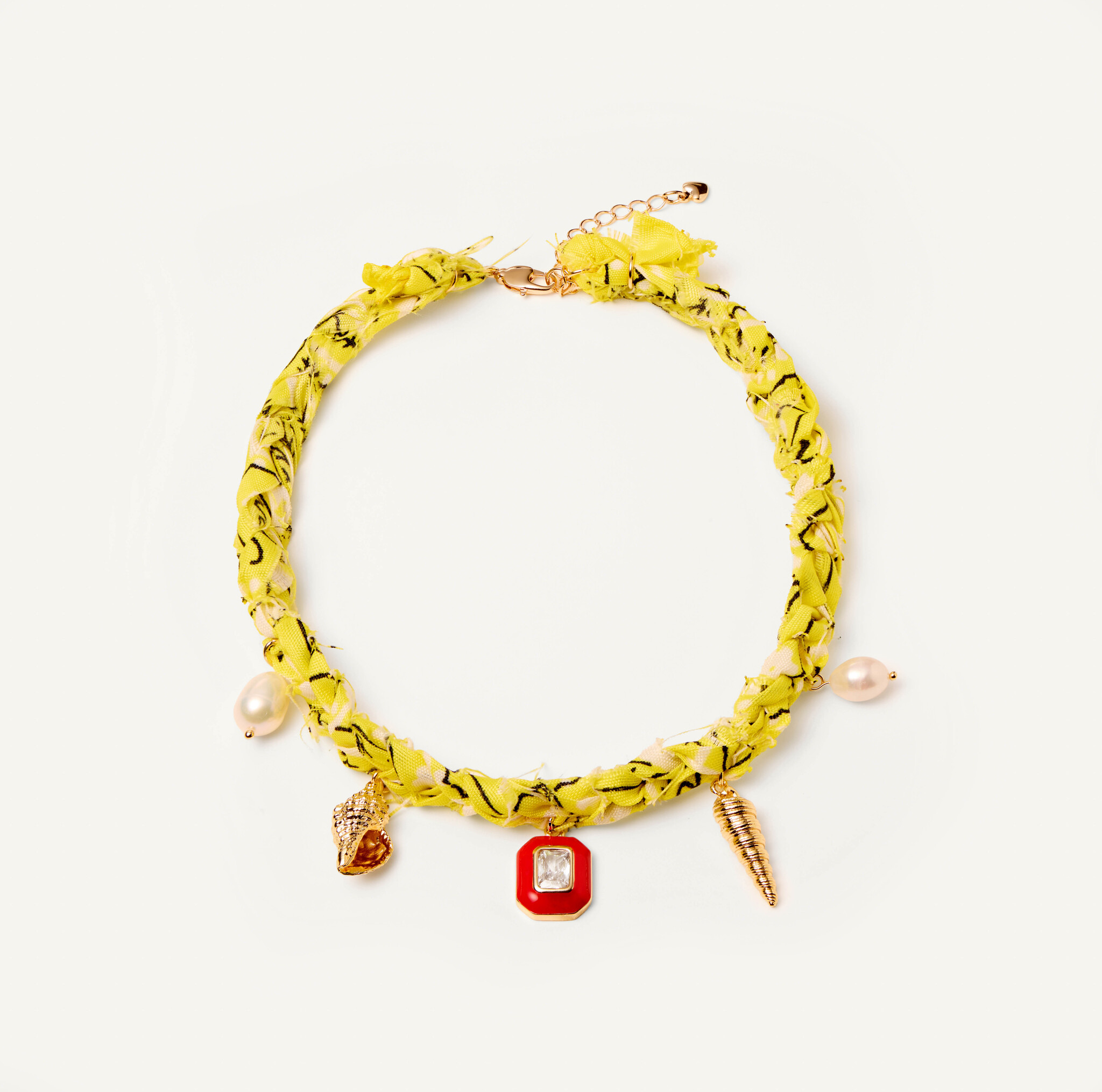 Крупный жемчуг, подвески-объекты и другие бижу-тренды осеннего сезона, которые нельзя пропустить (фото 21)