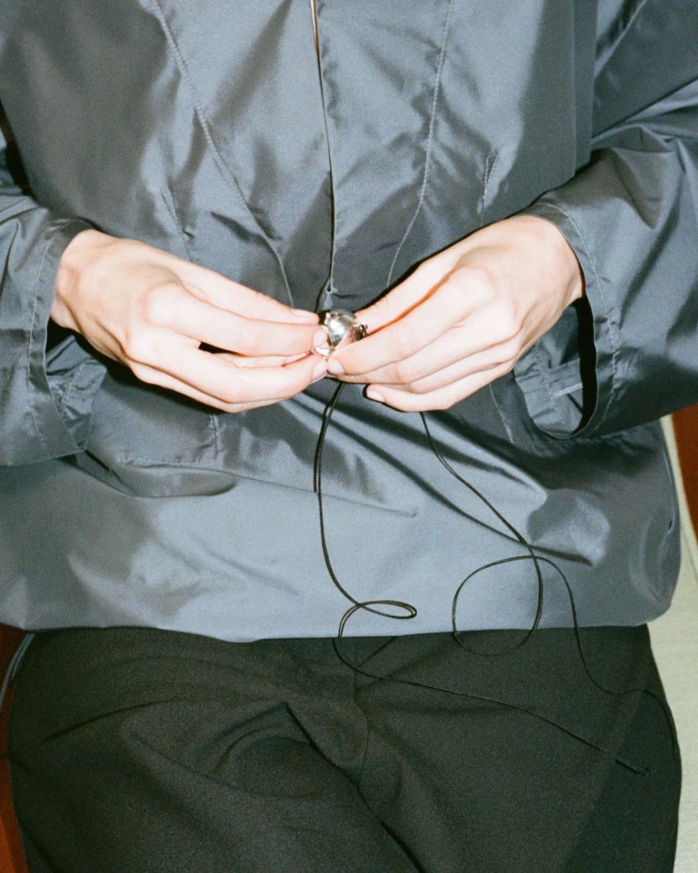 Крупный жемчуг, подвески-объекты и другие бижу-тренды осеннего сезона, которые нельзя пропустить (фото 25)