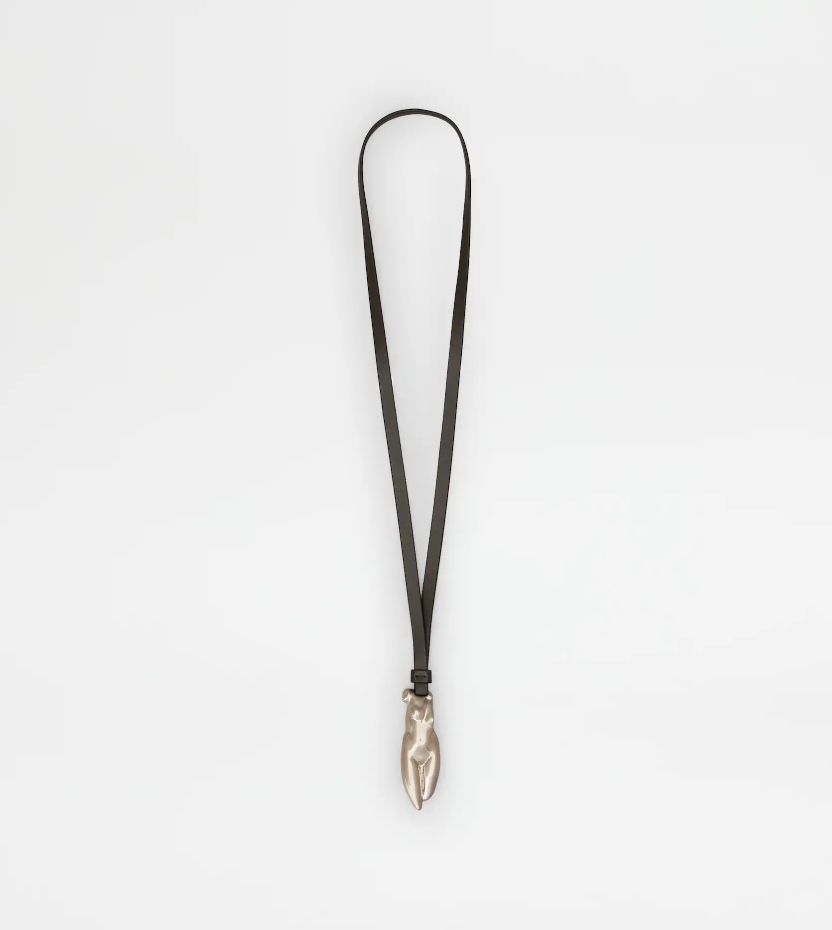 Крупный жемчуг, подвески-объекты и другие бижу-тренды осеннего сезона, которые нельзя пропустить (фото 27)