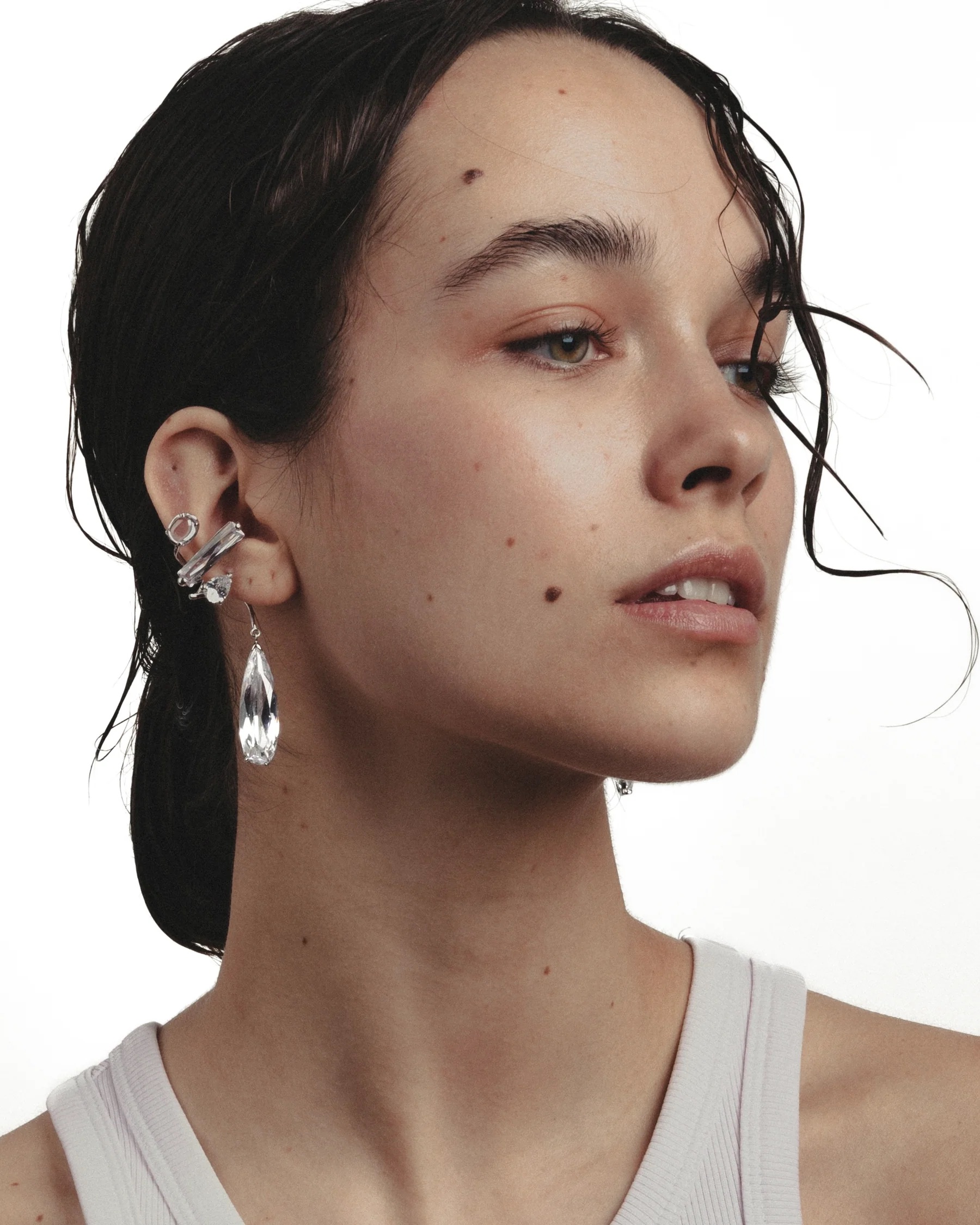 Крупный жемчуг, подвески-объекты и другие бижу-тренды осеннего сезона, которые нельзя пропустить (фото 32)