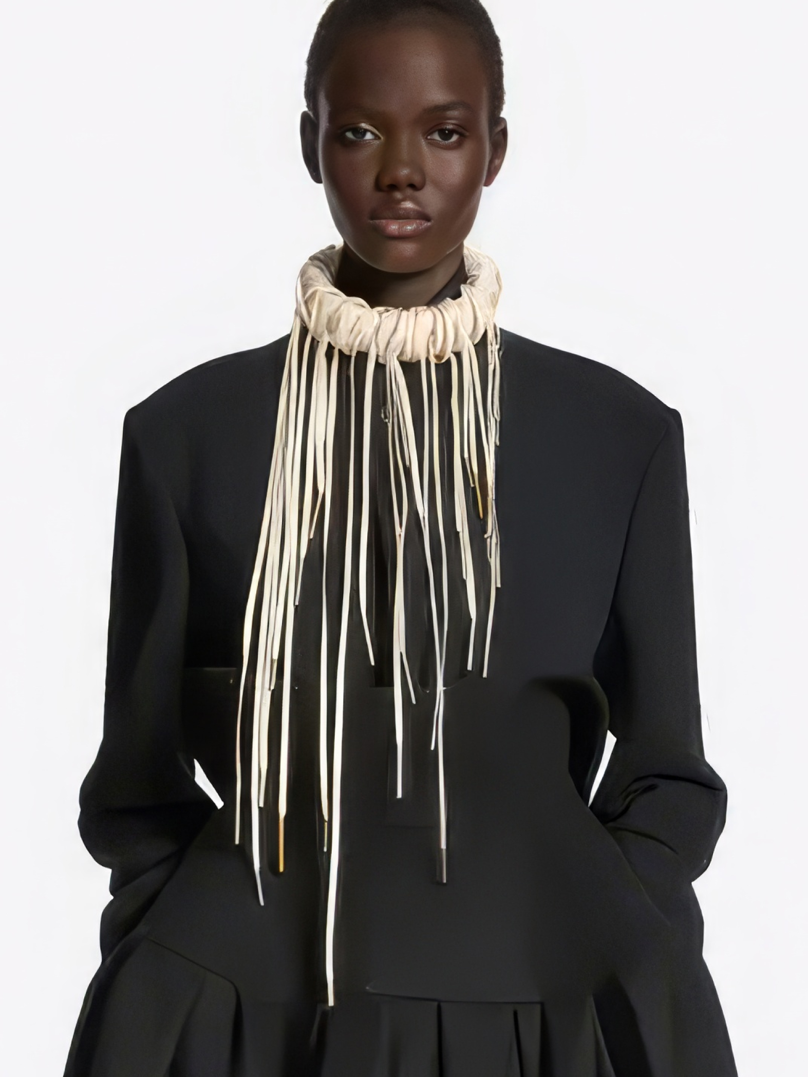 Крупный жемчуг, подвески-объекты и другие бижу-тренды осеннего сезона, которые нельзя пропустить (фото 43)