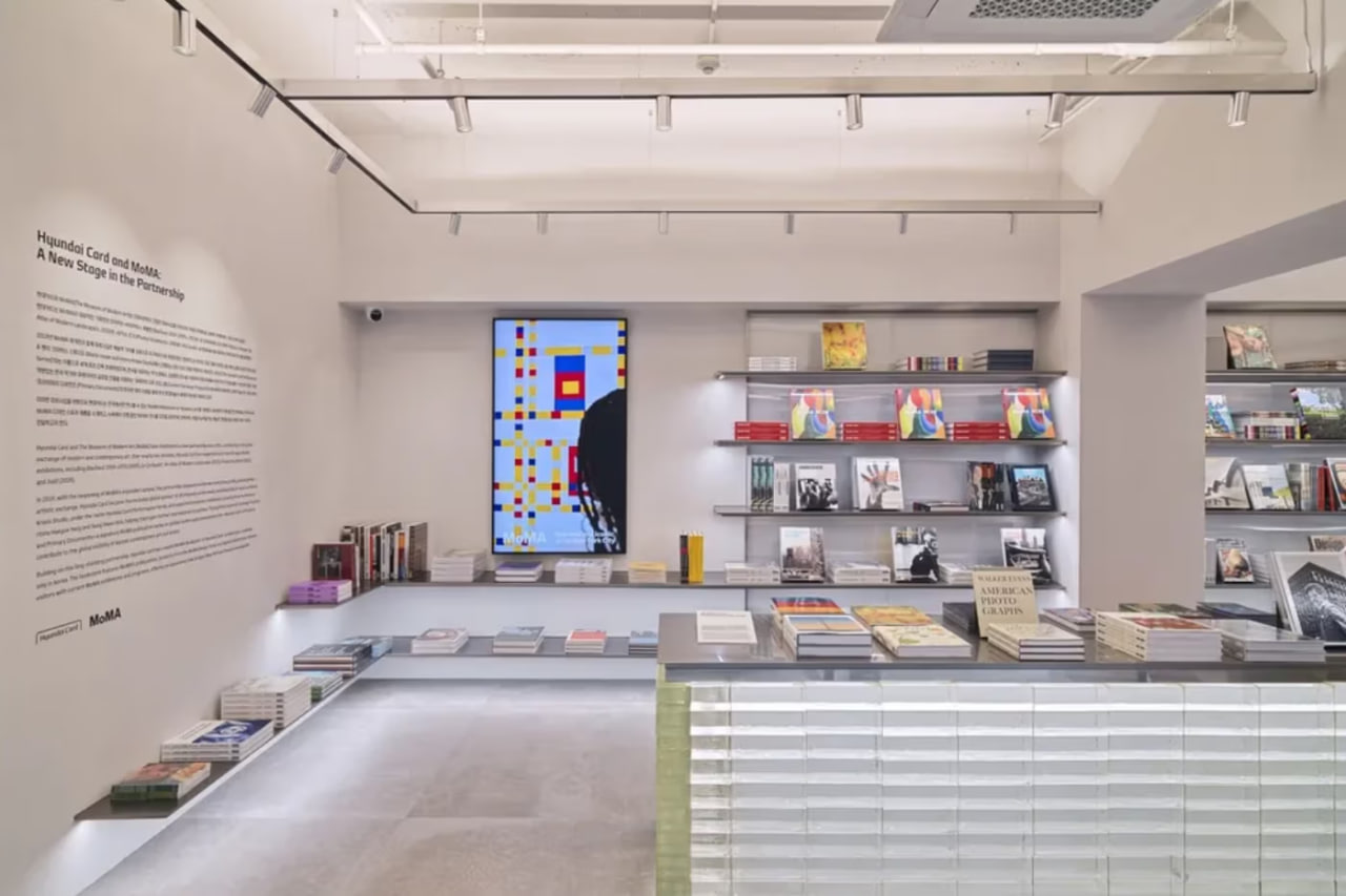 Нью-Йоркский музей MoMA открыл первый книжный магазин в Сеуле (фото 2)