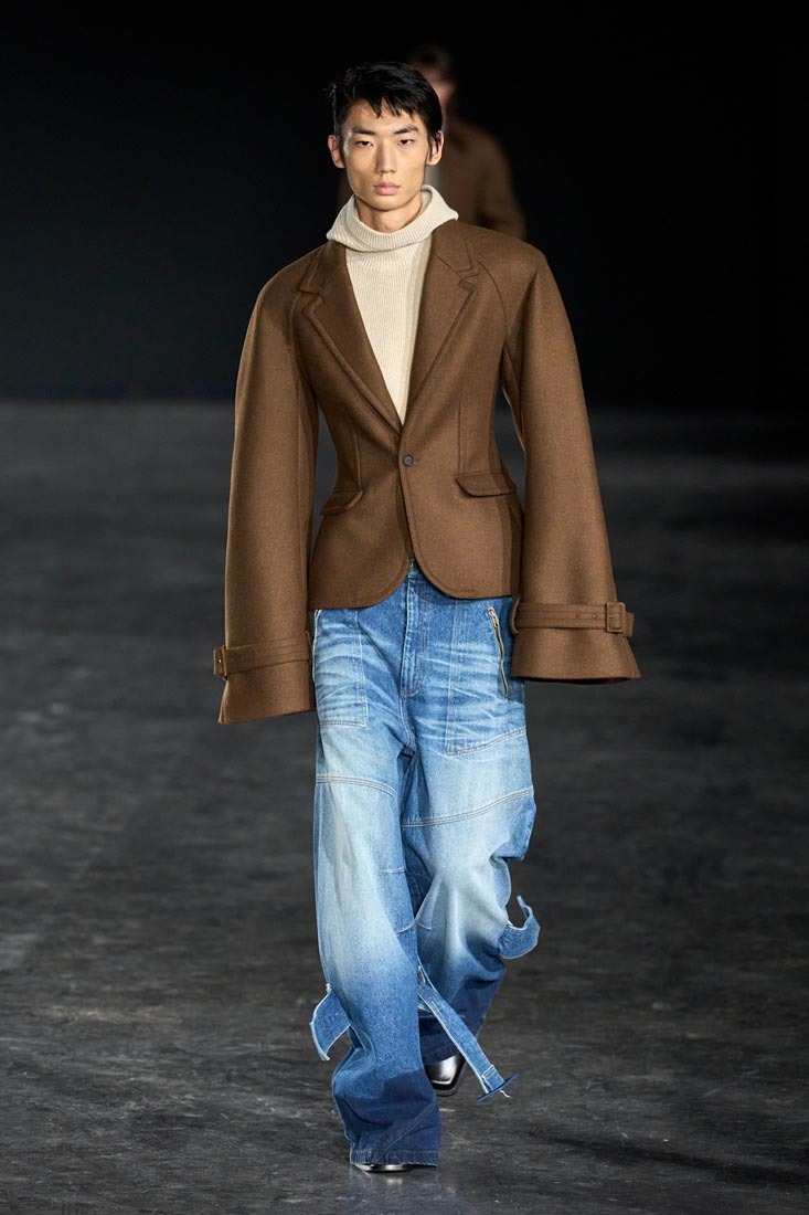 Джинсы, куртки и бермуды: 20+ вещей из денима на осень — выбор BURO. (фото 5)