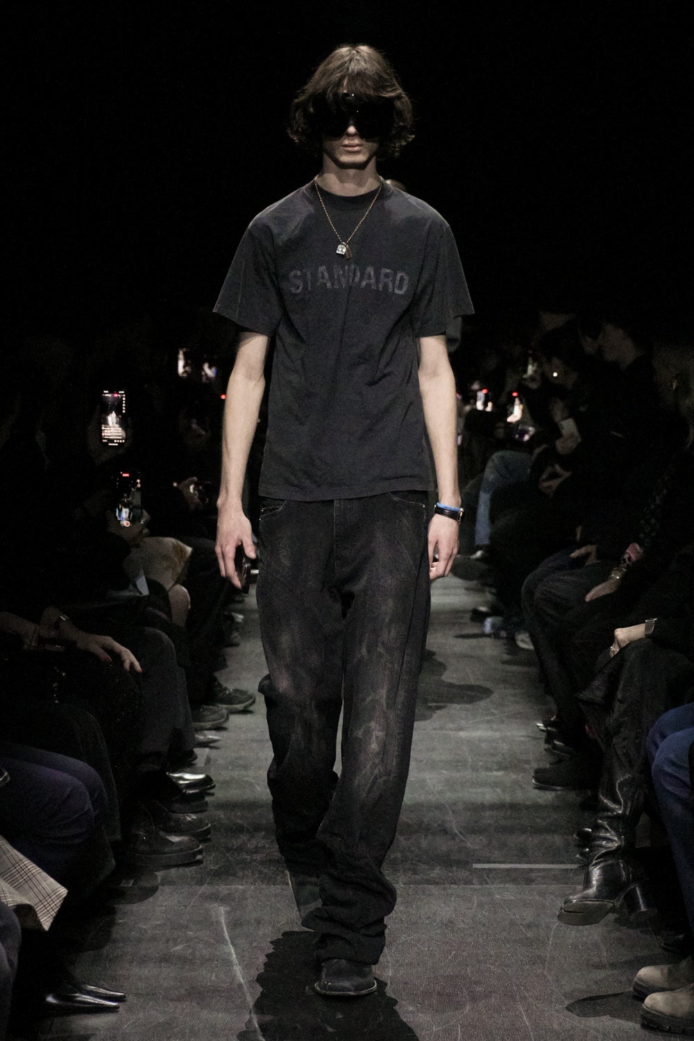 Джинсы, куртки и бермуды: 20+ вещей из денима на осень — выбор BURO. (фото 1)