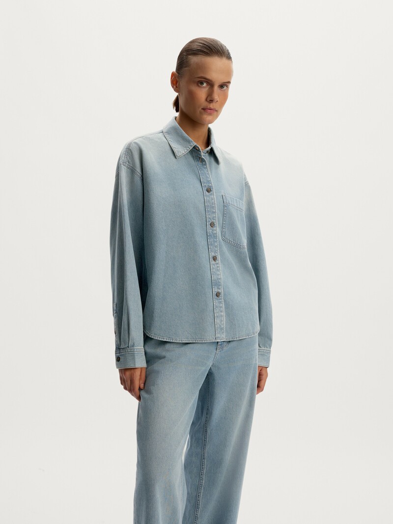 Джинсы, куртки и бермуды: 20+ вещей из денима на осень — выбор BURO. (фото 15)