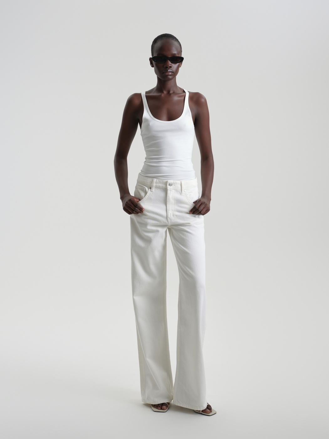 Джинсы, куртки и бермуды: 20+ вещей из денима на осень — выбор BURO. (фото 16)