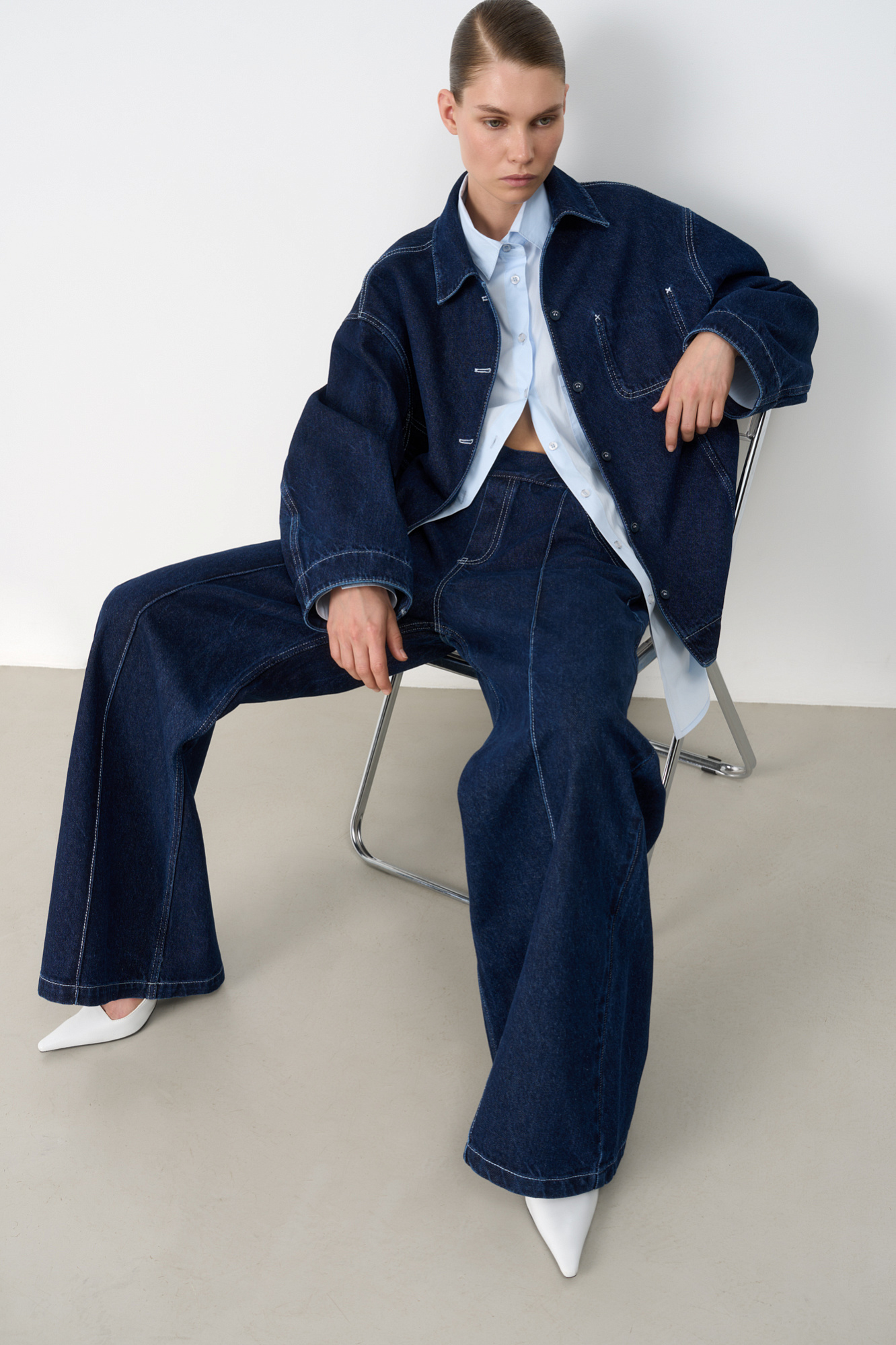 Джинсы, куртки и бермуды: 20+ вещей из денима на осень — выбор BURO. (фото 22)