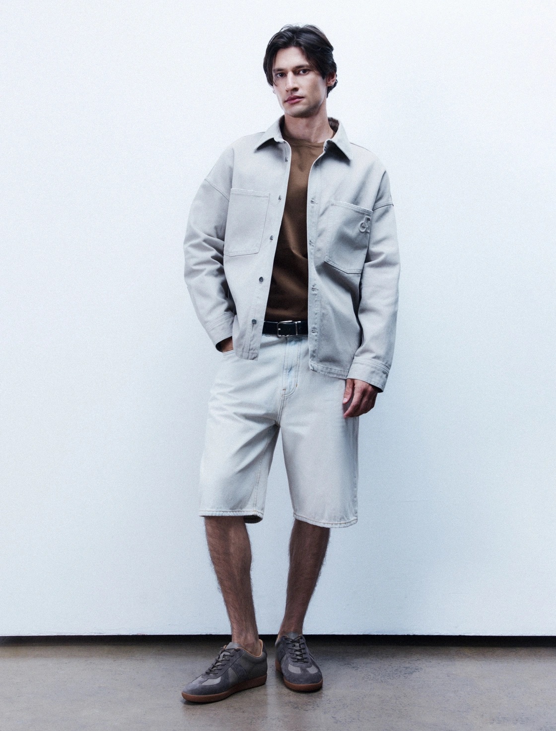 Джинсы, куртки и бермуды: 20+ вещей из денима на осень — выбор BURO. (фото 35)