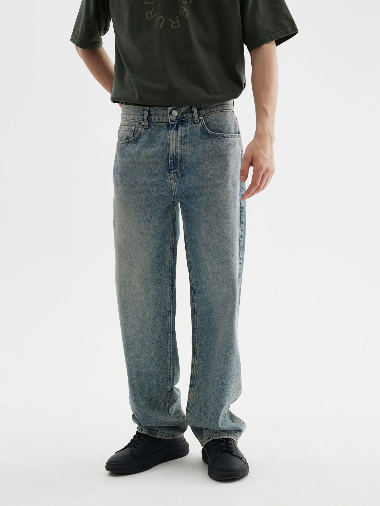 Джинсы, куртки и бермуды: 20+ вещей из денима на осень — выбор BURO. (фото 33)