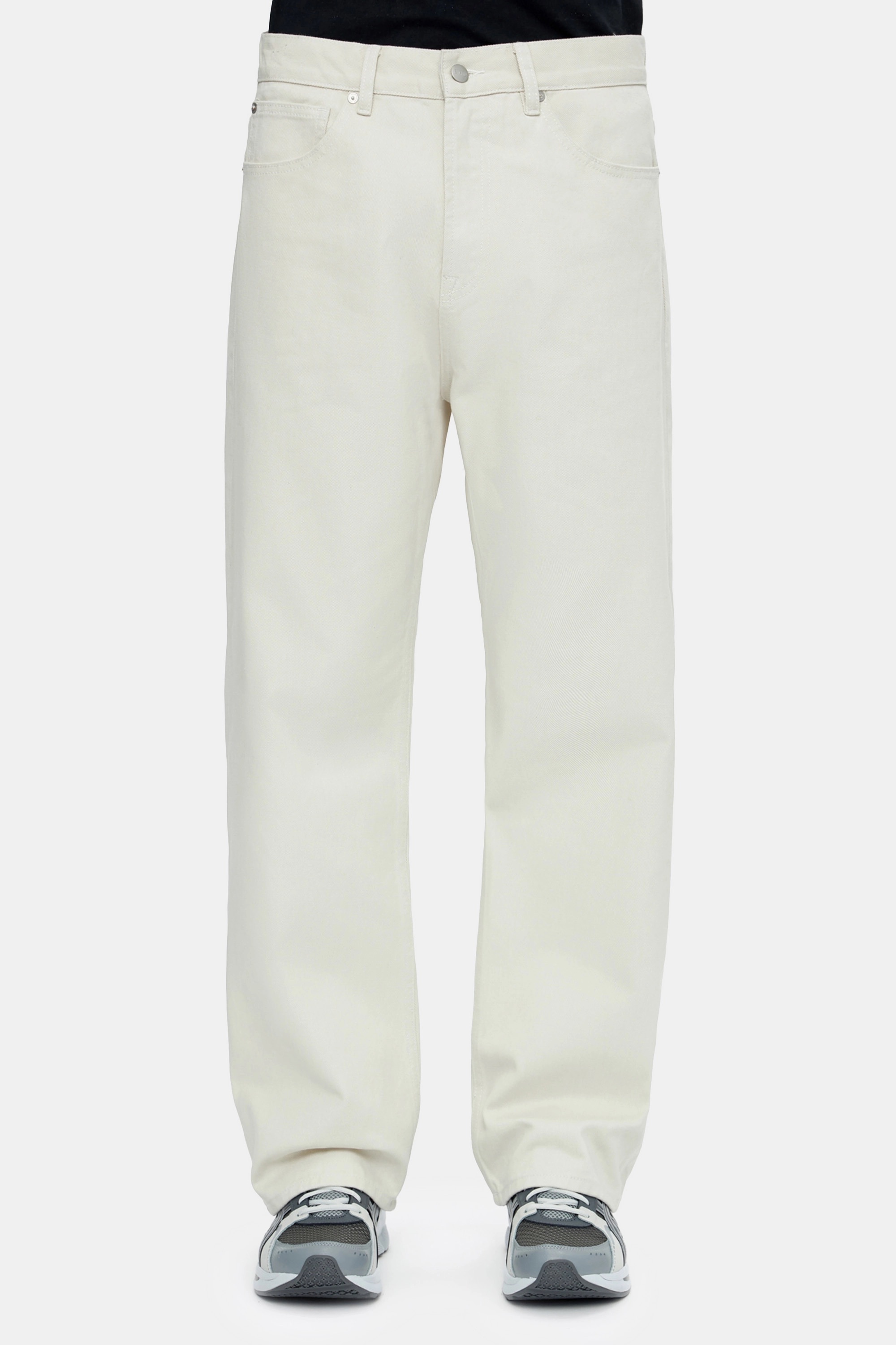 Джинсы, куртки и бермуды: 20+ вещей из денима на осень — выбор BURO. (фото 31)