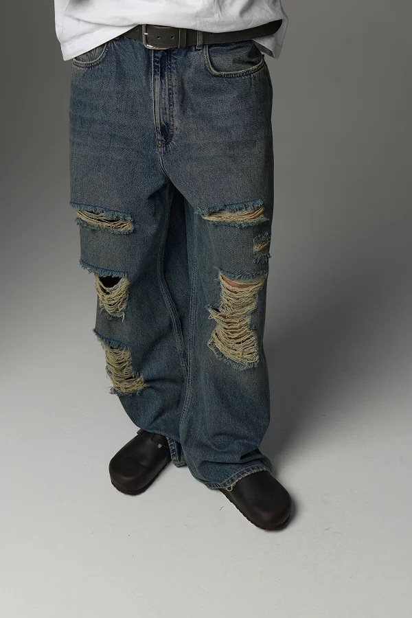 Джинсы, куртки и бермуды: 20+ вещей из денима на осень — выбор BURO. (фото 25)