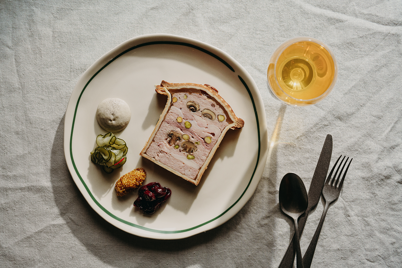 Новости ресторанов: стриплойн BBQ, пирог с уткой и суп с подосиновиками (фото 1)