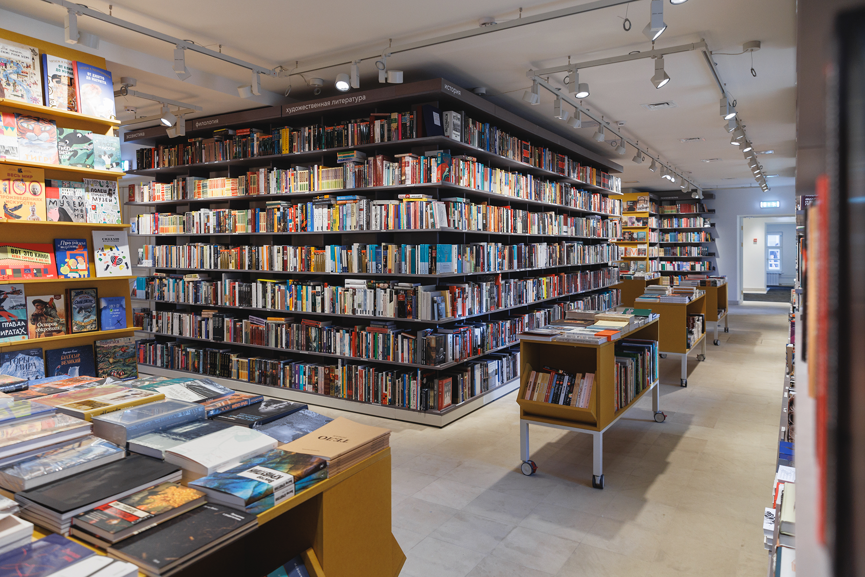 От «Фаланстера» до «Буревестника»: 15 независимых книжных Москвы, Петербурга — и не только (фото 1)