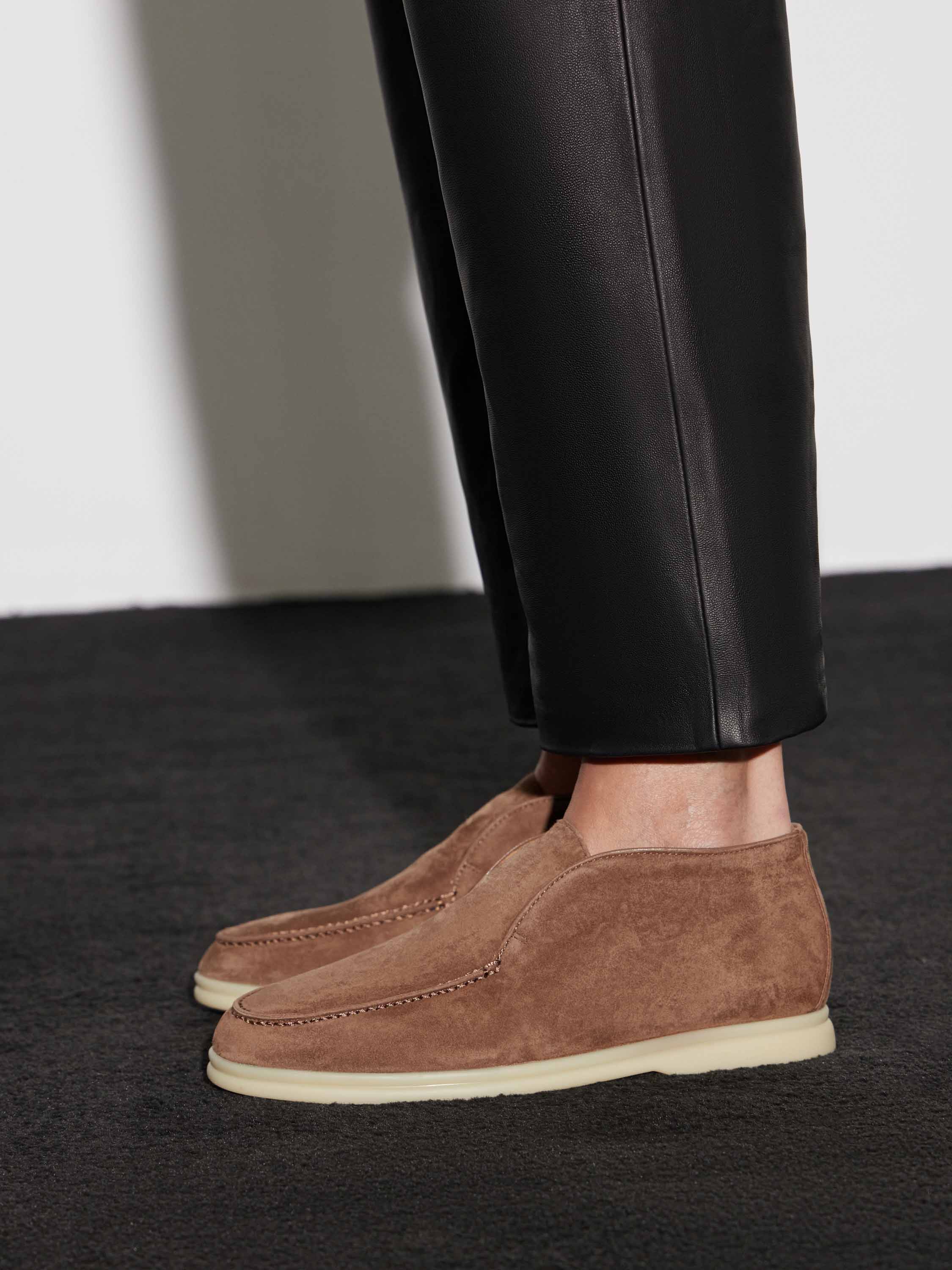 Лоферы, туфли, казаки и не только: 30 пар осенней обуви на все случаи жизни (фото 1)