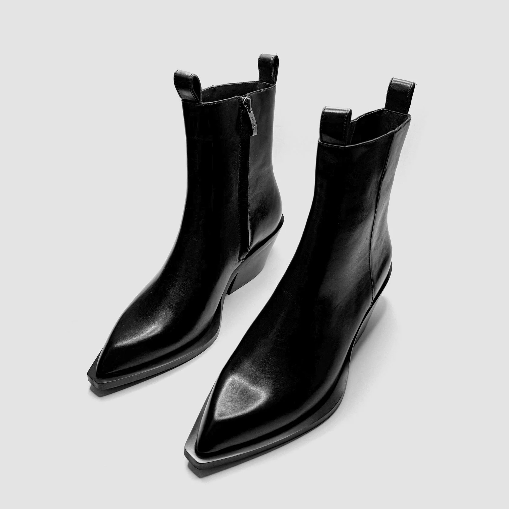 Лоферы, туфли, казаки и не только: 30 пар осенней обуви на все случаи жизни (фото 20)