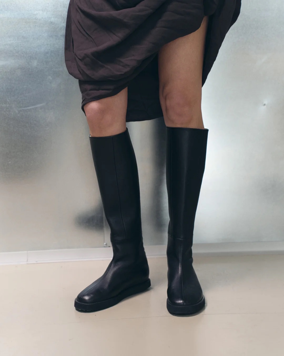 Лоферы, туфли, казаки и не только: 30 пар осенней обуви на все случаи жизни (фото 26)