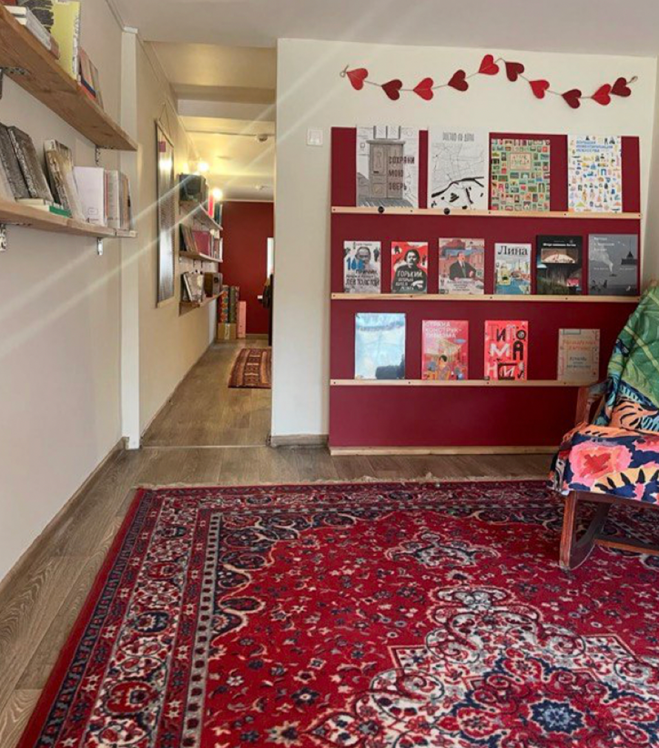 От «Фаланстера» до «Буревестника»: 15 независимых книжных Москвы, Петербурга — и не только (фото 17)