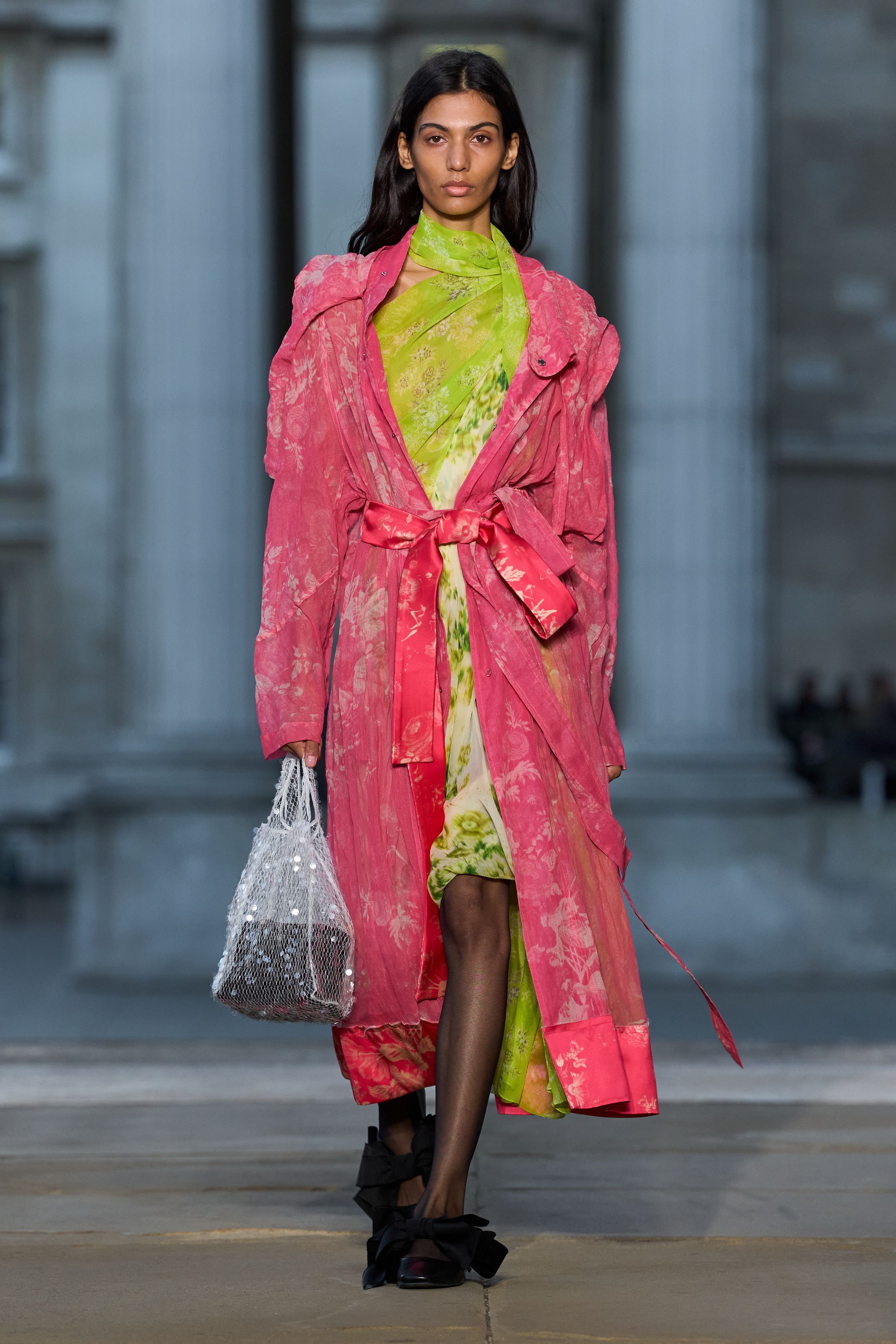 Чем запомнились Недели моды весна-лето 2026 в Нью-Йорке и Лондоне. Хайлайты будущего сезона (фото 1)