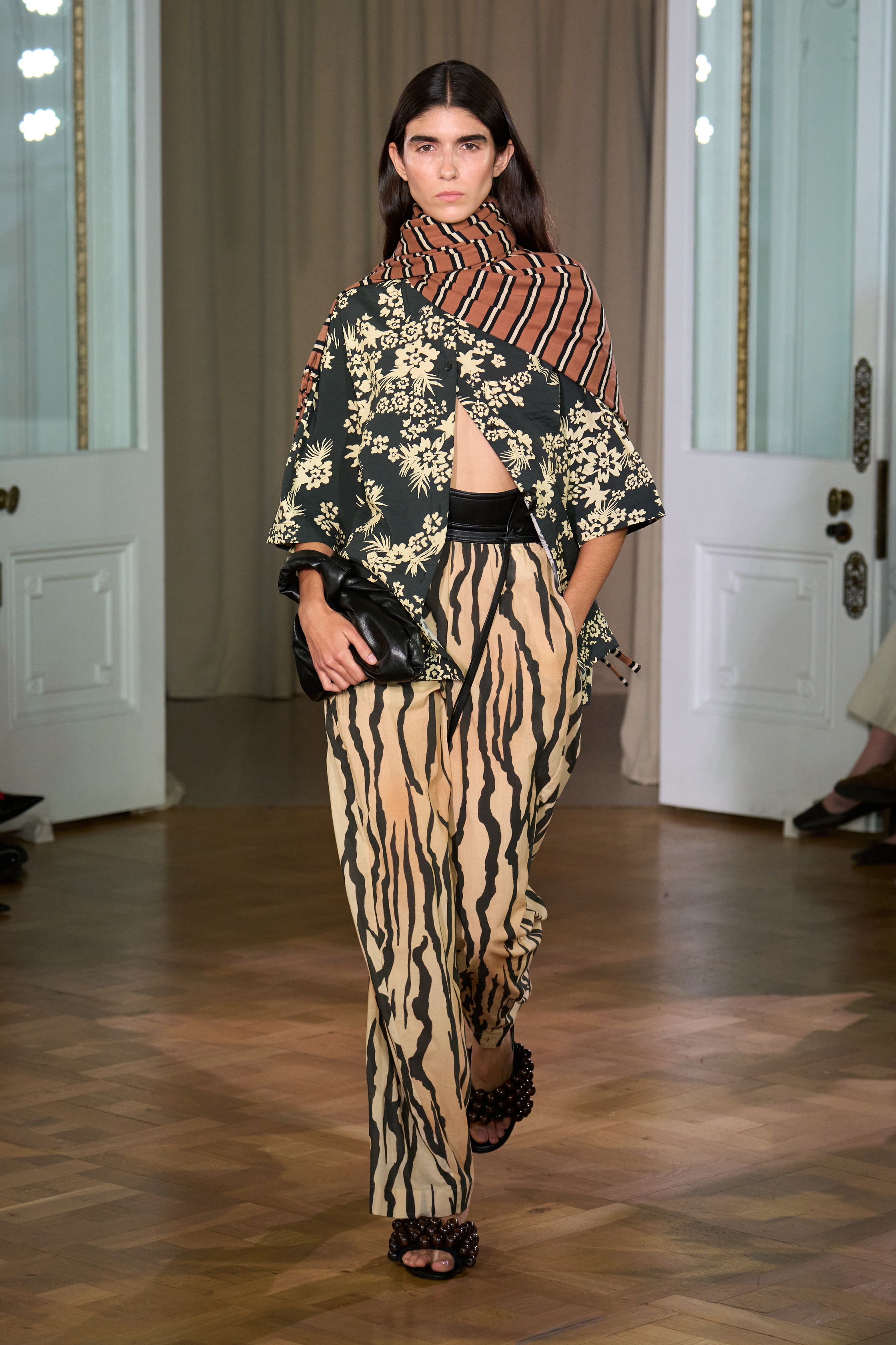 Чем запомнились Недели моды весна-лето 2026 в Нью-Йорке и Лондоне. Хайлайты будущего сезона (фото 2)