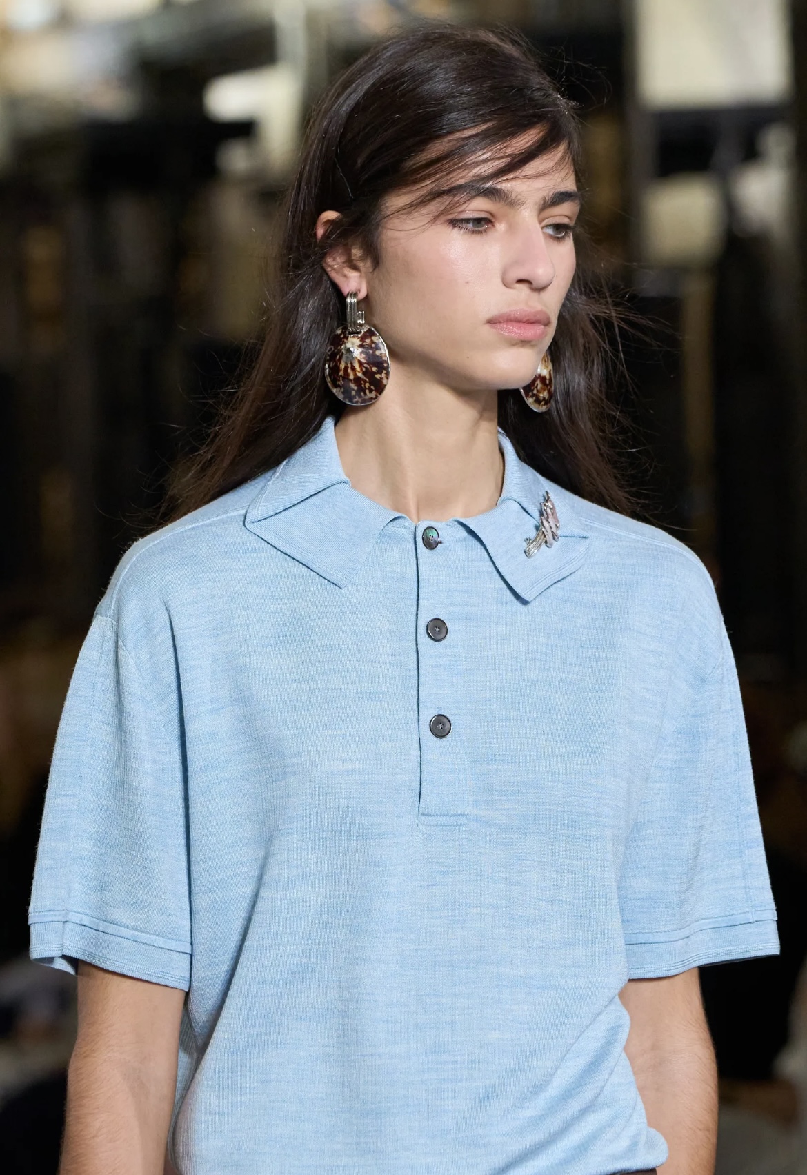 Надписи на губах и прически как в детстве: бьюти-тренды Недель моды в Нью-Йорке и Лондоне (фото 5)