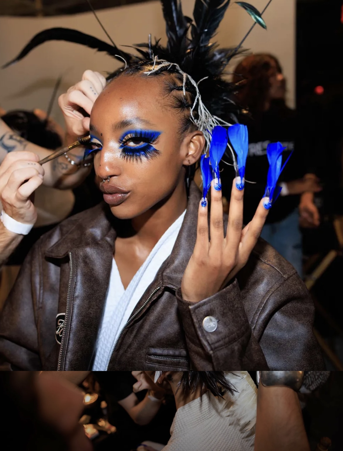 Надписи на губах и прически как в детстве: бьюти-тренды Недель моды в Нью-Йорке и Лондоне (фото 13)