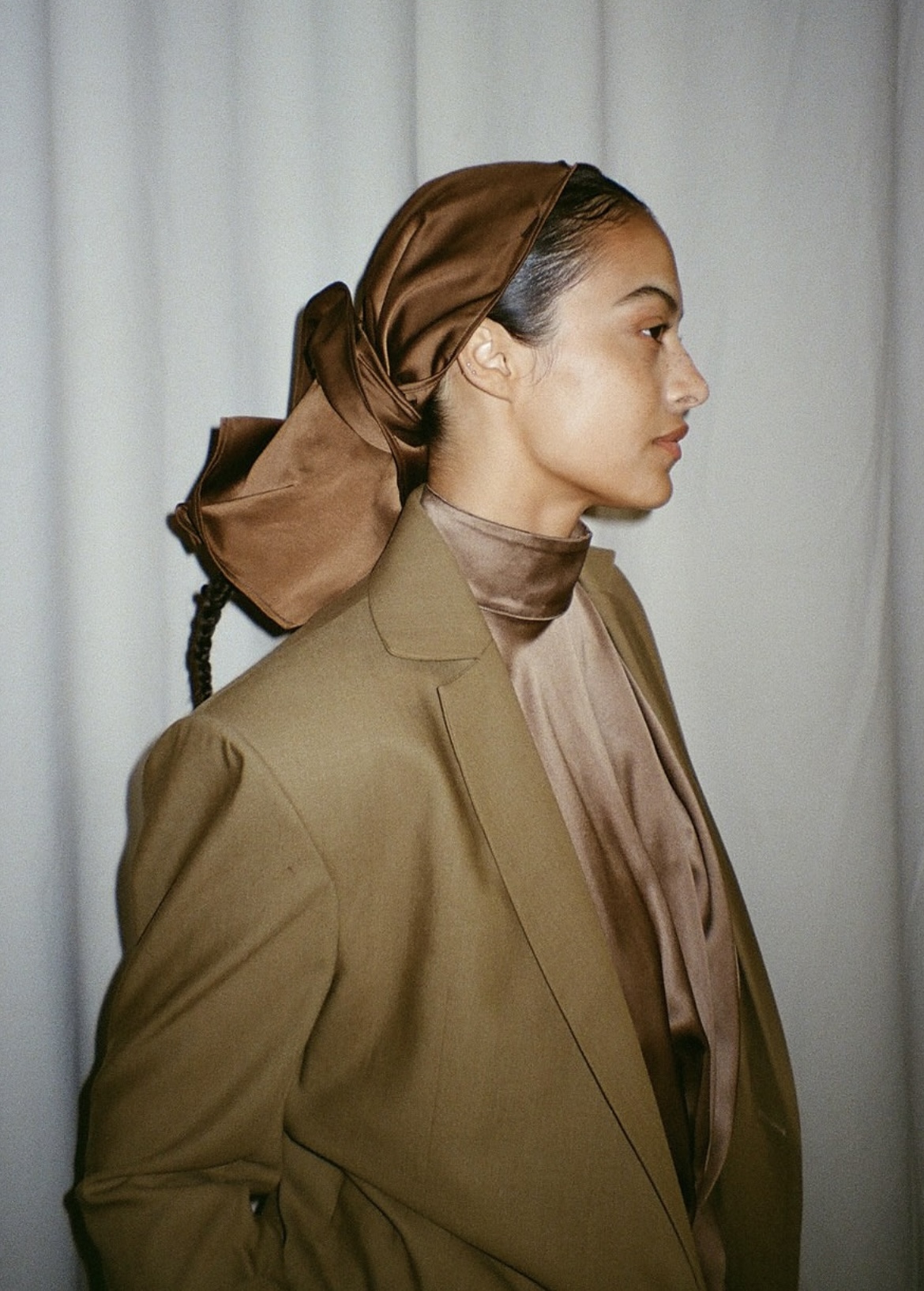 Надписи на губах и прически как в детстве: бьюти-тренды Недель моды в Нью-Йорке и Лондоне (фото 24)