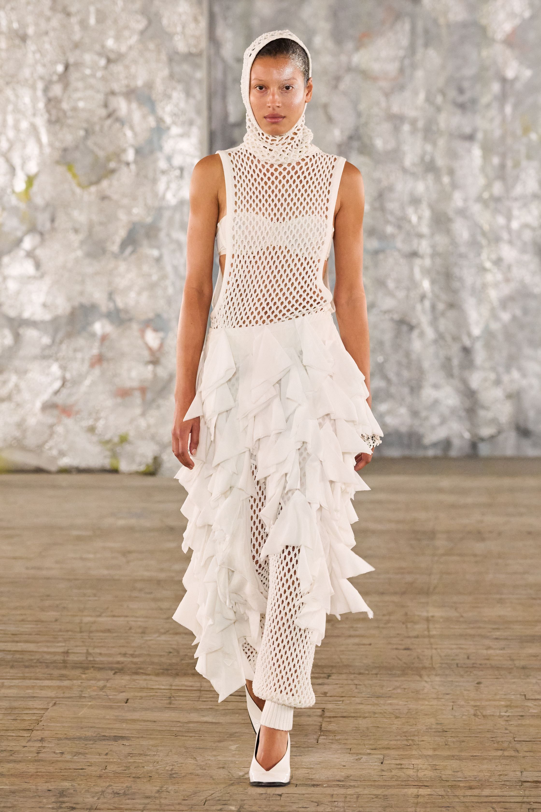 Чем запомнились Недели моды весна-лето 2026 в Нью-Йорке и Лондоне. Хайлайты будущего сезона (фото 27)