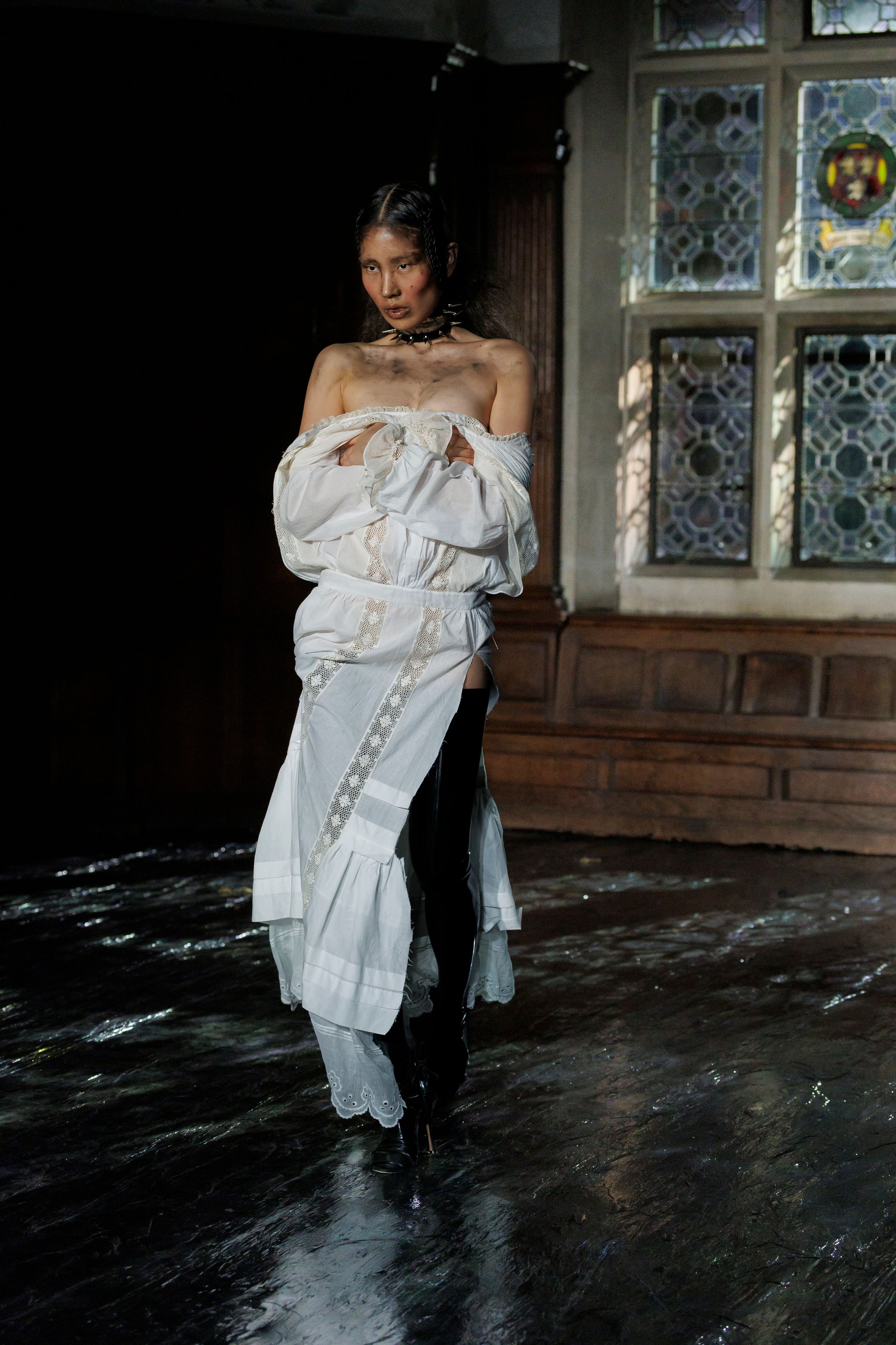 Чем запомнились Недели моды весна-лето 2026 в Нью-Йорке и Лондоне. Хайлайты будущего сезона (фото 14)